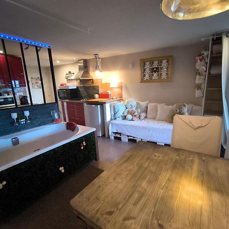 Love-Room Discret 40 M2 Bormes Les Mimosas Village Avec Terrasse מראה חיצוני תמונה