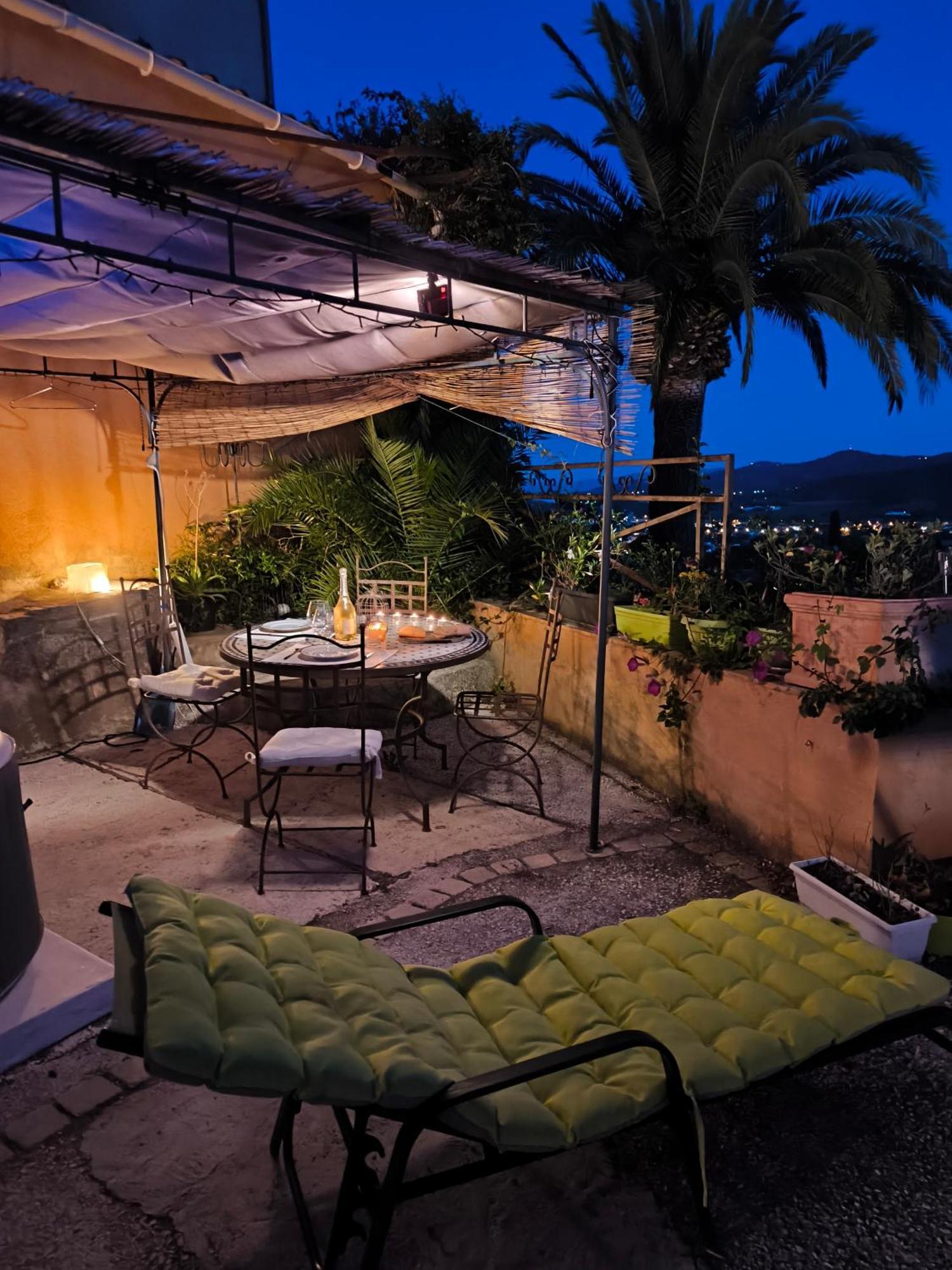 Love-Room Discret 40 M2 Bormes Les Mimosas Village Avec Terrasse מראה חיצוני תמונה