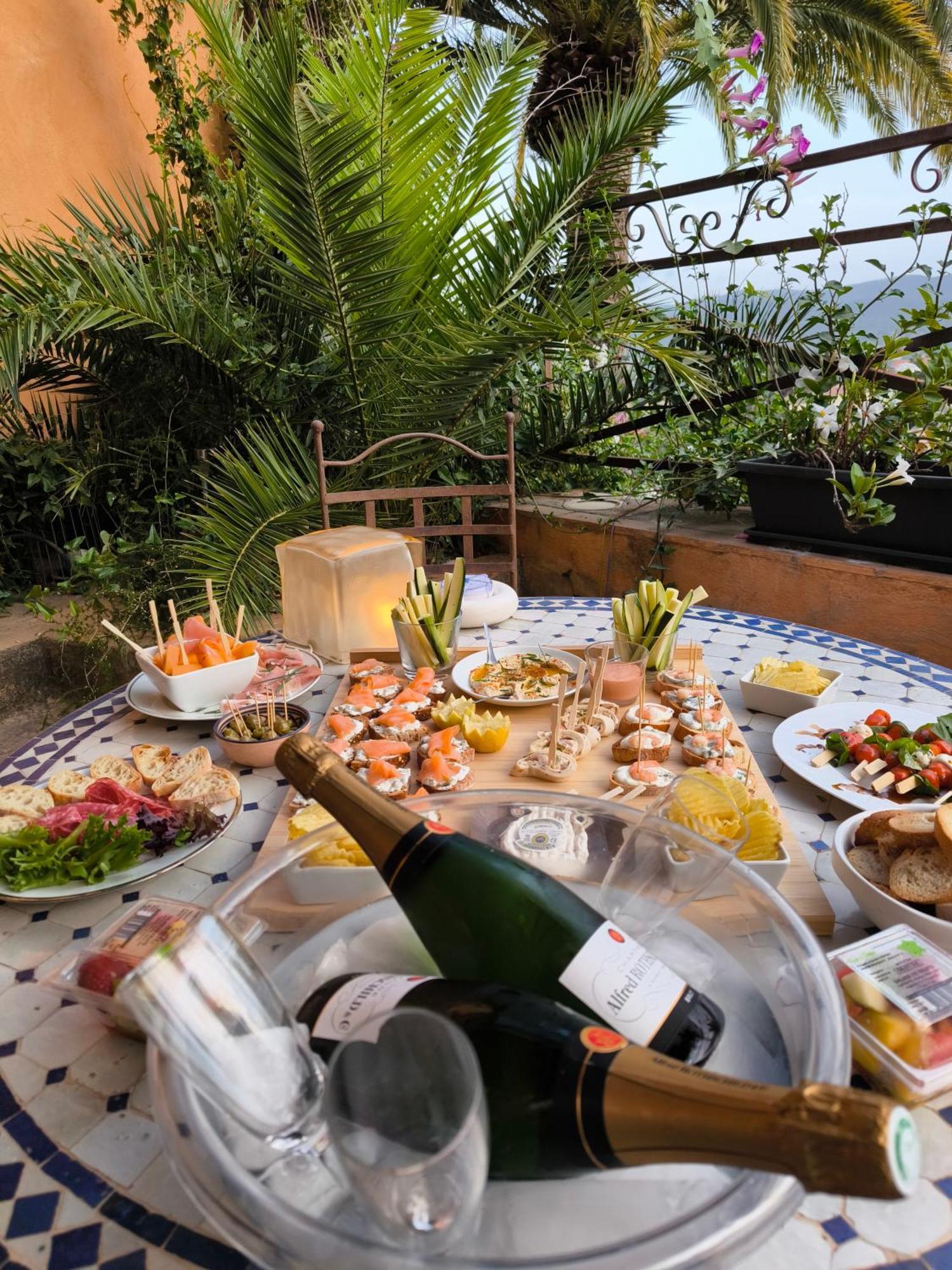 Love-Room Discret 40 M2 Bormes Les Mimosas Village Avec Terrasse מראה חיצוני תמונה