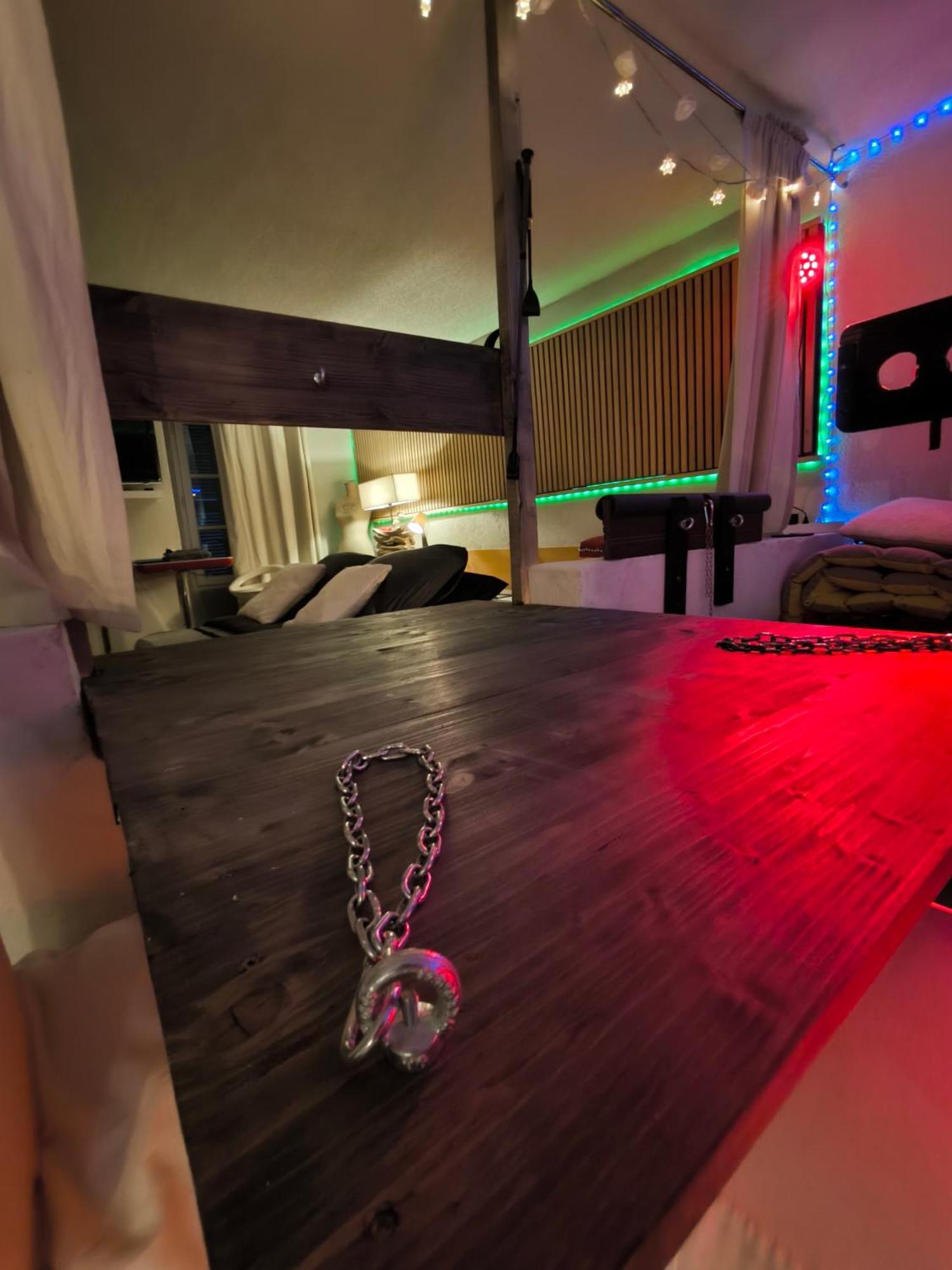 Love-Room Discret 40 M2 Bormes Les Mimosas Village Avec Terrasse מראה חיצוני תמונה