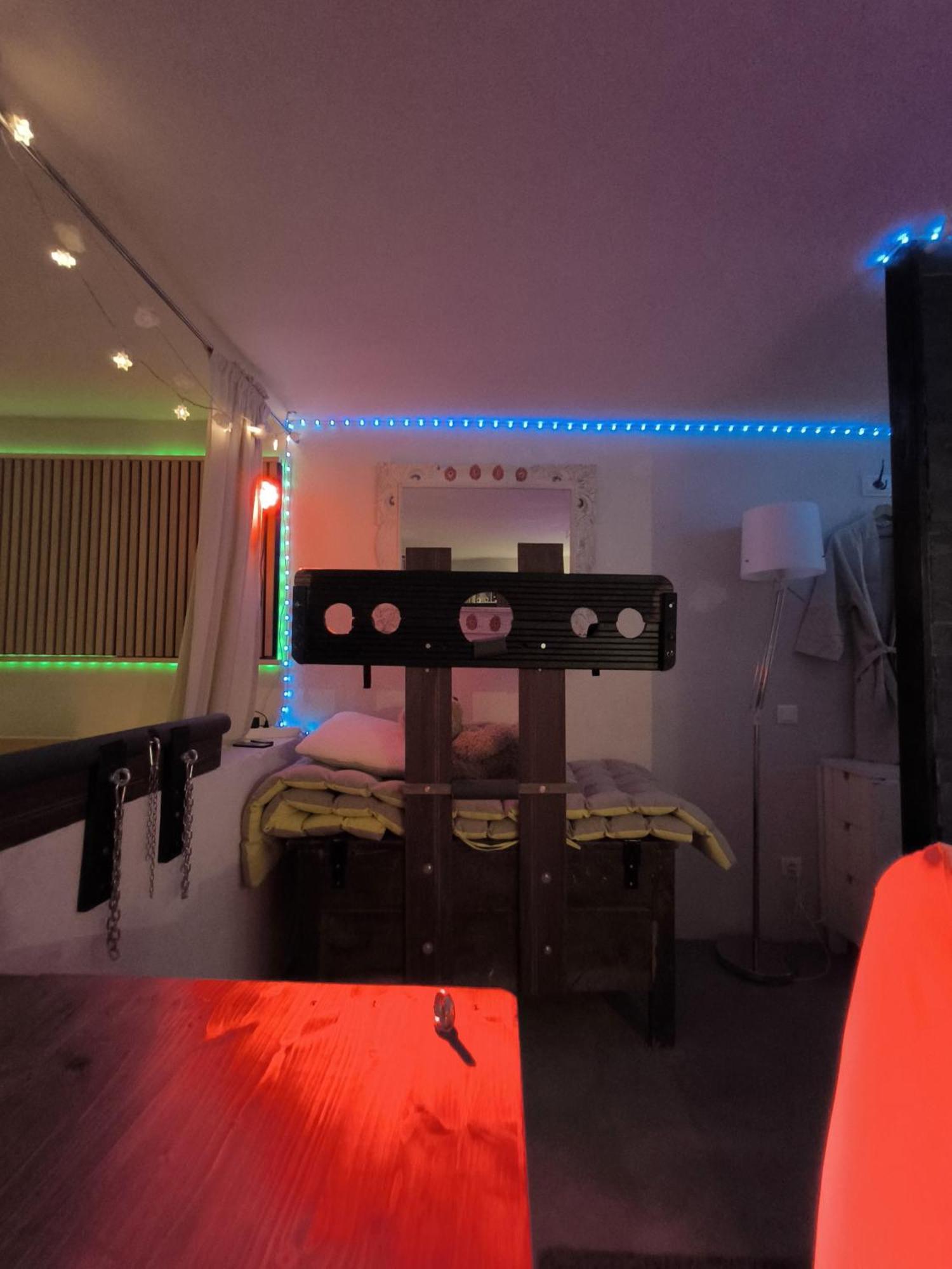 Love-Room Discret 40 M2 Bormes Les Mimosas Village Avec Terrasse מראה חיצוני תמונה