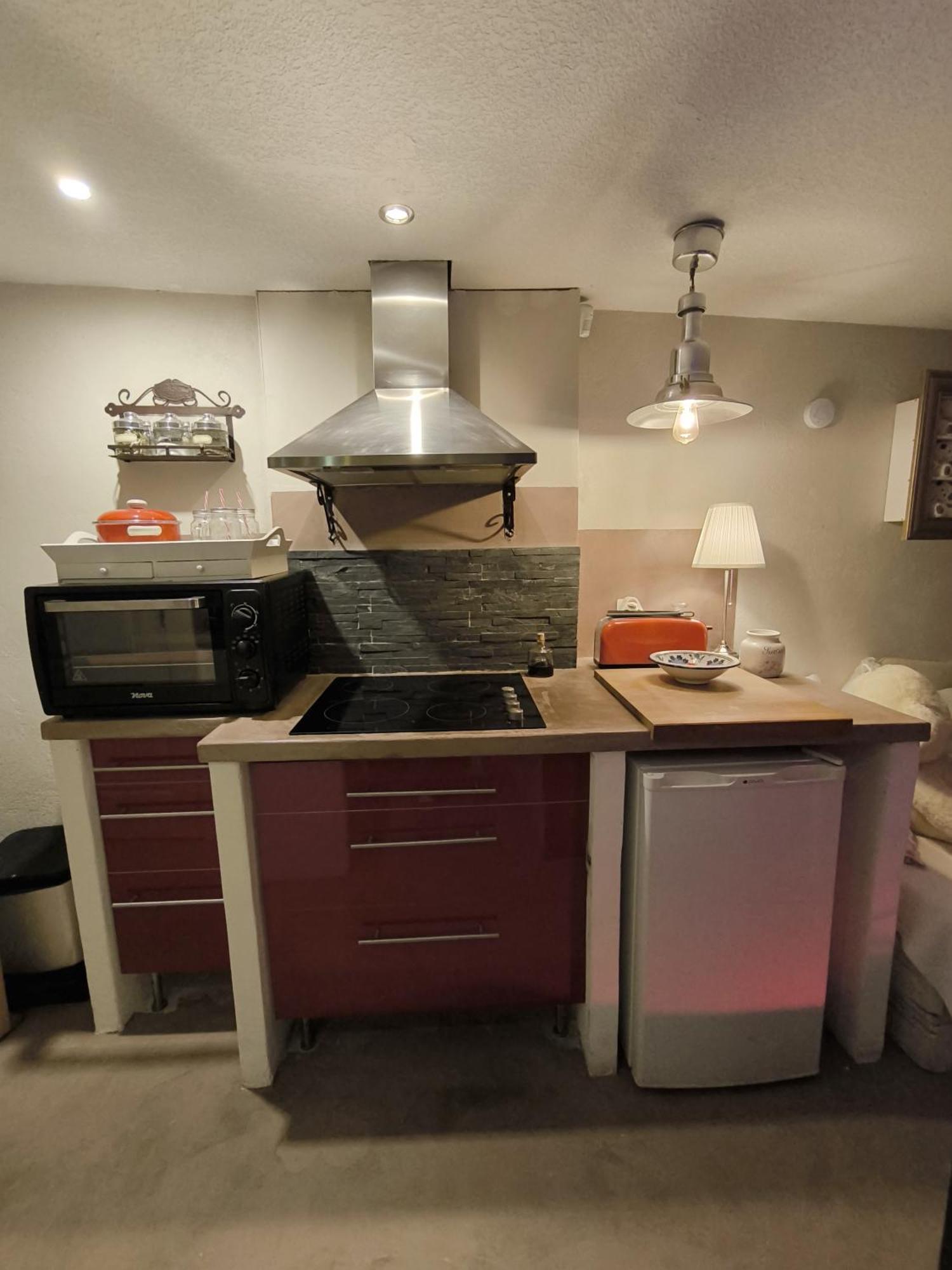 Love-Room Discret 40 M2 Bormes Les Mimosas Village Avec Terrasse מראה חיצוני תמונה